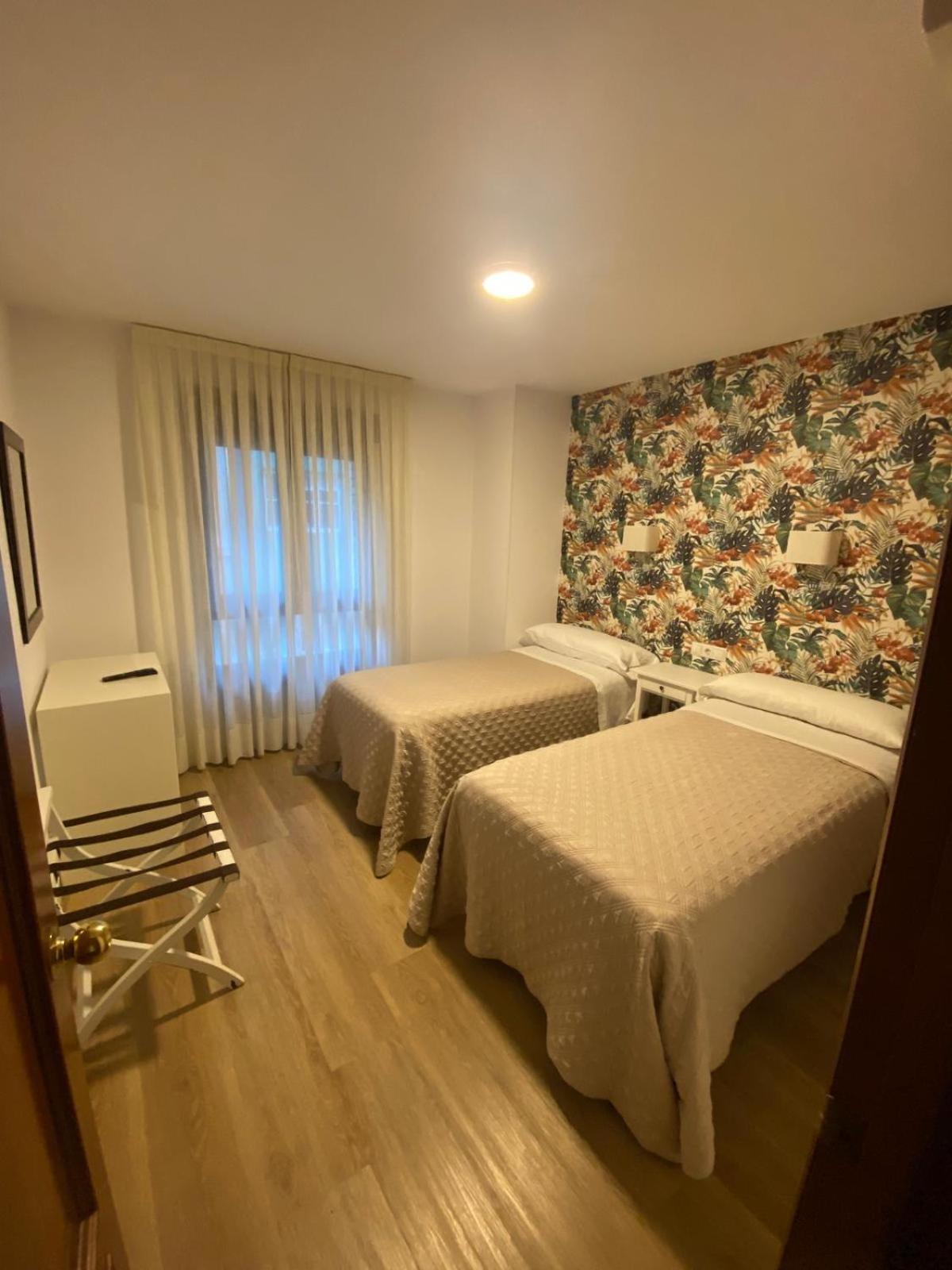 Hotel Ovetense Овиедо Екстериор снимка